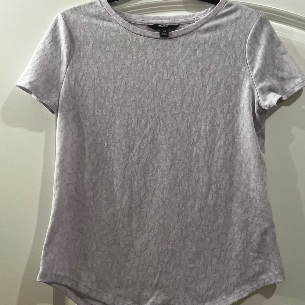 Simply Vera Vera Wang Lavender Animal Print Crew Neck Curved Hem Tee XS